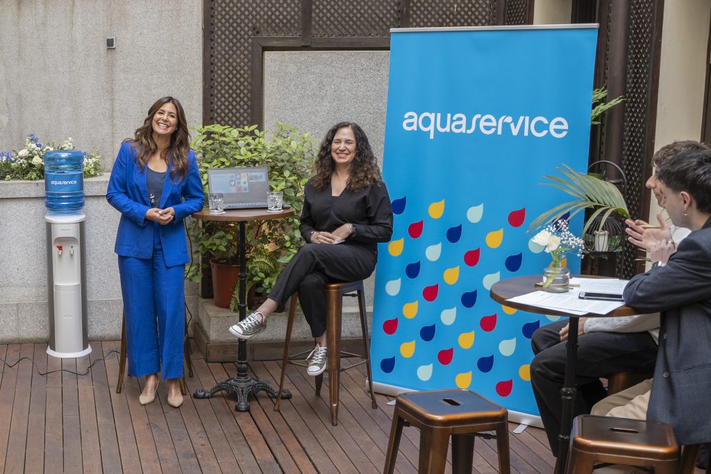 Nuria Roca, embajadora Aquaservice y Margarita Baselga, Directora de Marketing, presentan la nueva campaña: comodoñas y comodones.